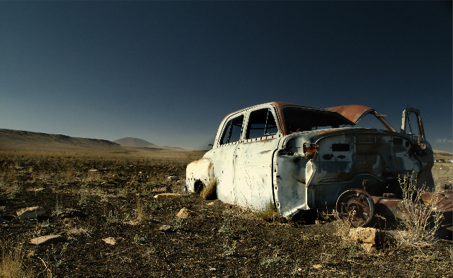 abandoned car 